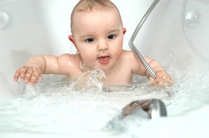 Beneficios del baño para el bebé