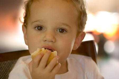 Consumo de gluten desde bebés podría prevenir la celiaquía