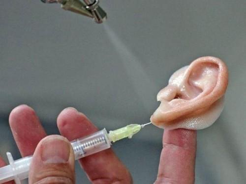 Crean prótesis de orejas con impresora en 3D