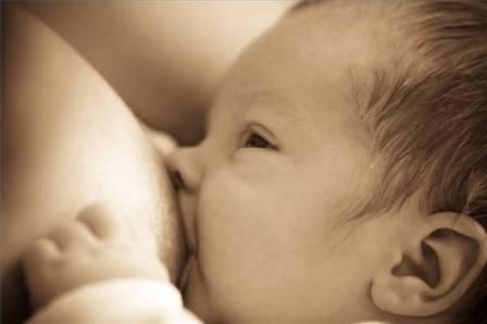 Las obligaciones laborales son el principal motivo de abandono de la lactancia materna