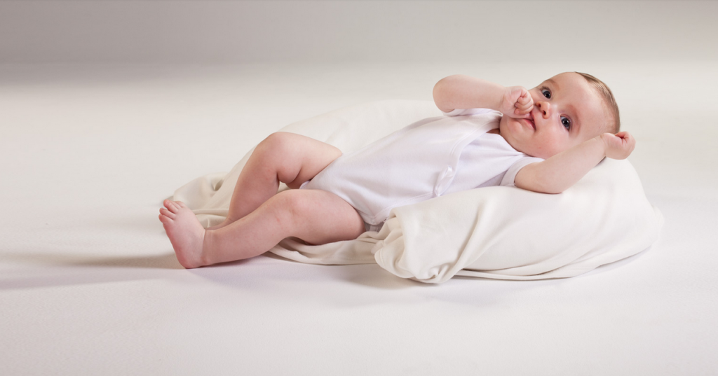Crean «calcetín inteligente» para controlar la salud del bebé